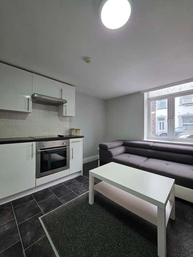 1 Bed Flat with Water & Electricity Included Main Photo