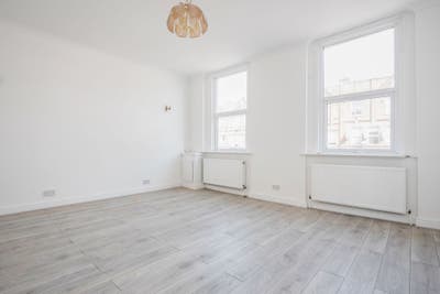 Very large 3 bedroom split level flat in Lewisham Main Photo