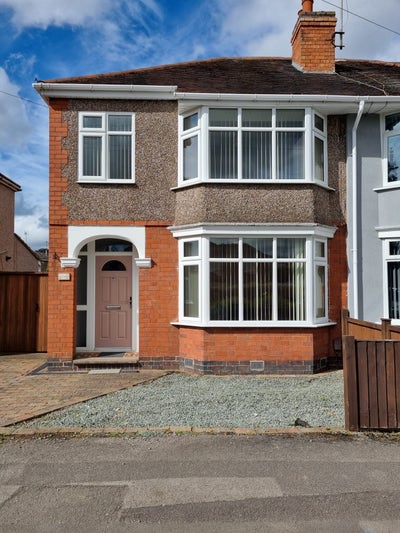 Double bedroom in 2 bed house  Main Photo