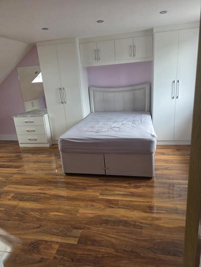 Double bedroom with en-suite bathroom Main Photo