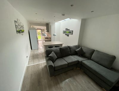 Student Ensuite Room - CV1 area Main Photo
