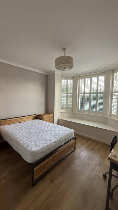 Room available in student house share Main Photo