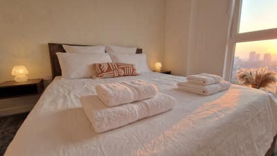Luxury ensuite king room with stunning city views Main Photo