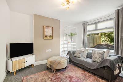 4 Bed stylish house share - bills included  Main Photo