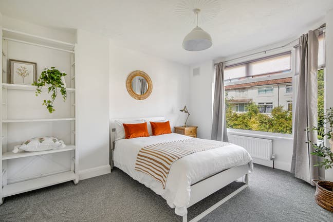 4 Bed stylish house share - bills included  Main Photo