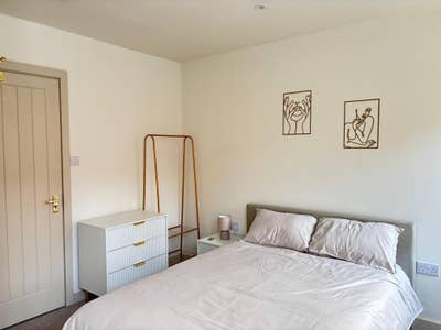 Studios & En-Suite Room | Bills Included Main Photo