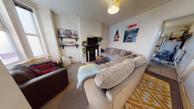 3 Bedrooms Available - Lenton Main Photo