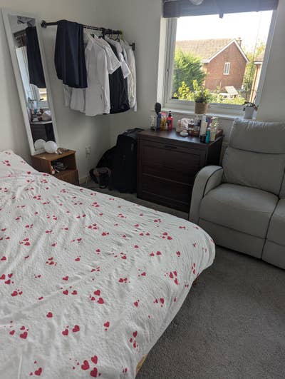 Double En-suite Room To Let in RAYNE Main Photo