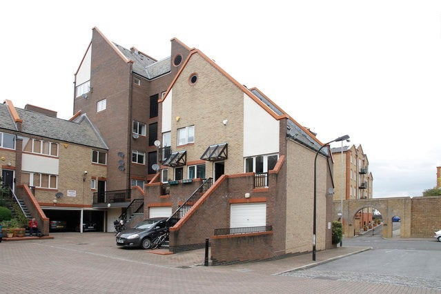 3 Bed 2 Bath on Rotherhithe Street SE16 Main Photo