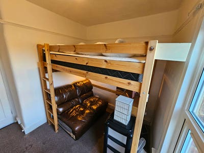 Single Room Available friendly household  Main Photo