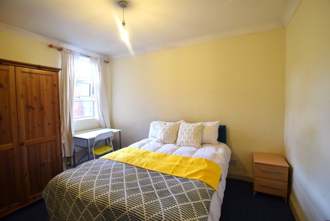 Double room  ! Close to transports !  Main Photo