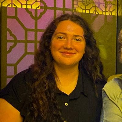Professional Female seeks a single or double room Main Photo