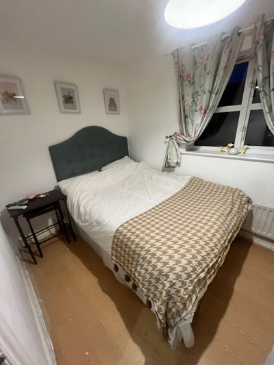 Double room small with desk & Wi-Fi/ all bills inc Main Photo