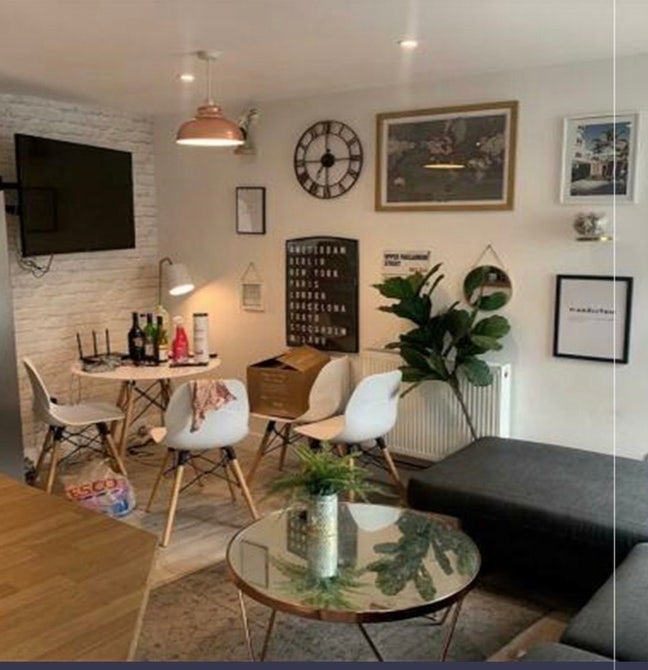Uni house Vacancy  Main Photo