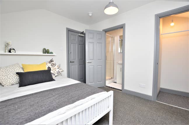 Double Room Town Centre | Deposit Free Option Main Photo