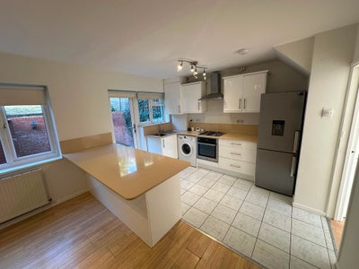 Spacious 3 Bedroom House to Rent – Mill Hill Main Photo