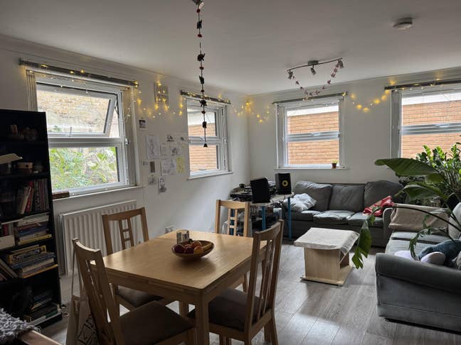 Large Double Room, 3 mins from Mile End Station Main Photo
