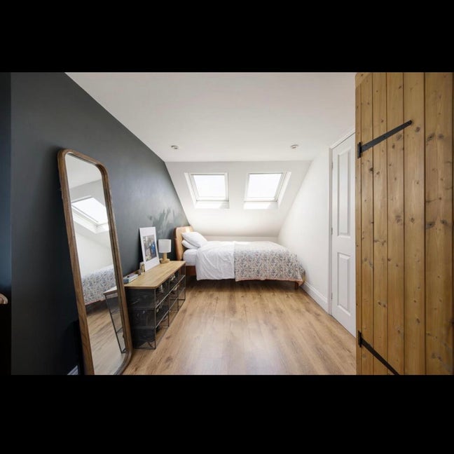 Loft room and en suite in a lovely Victorian home Main Photo