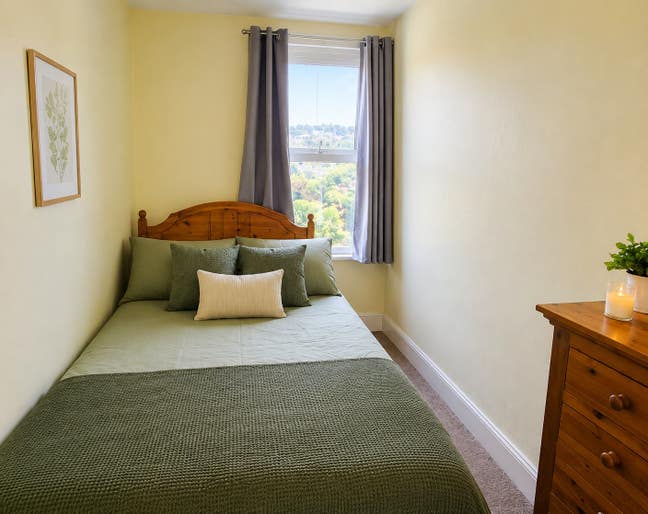 Bright Double Room - Lipson Main Photo