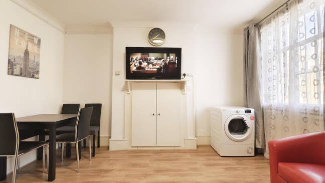 Lovely 1 bed flat, Utility bill inc; Baker street Main Photo