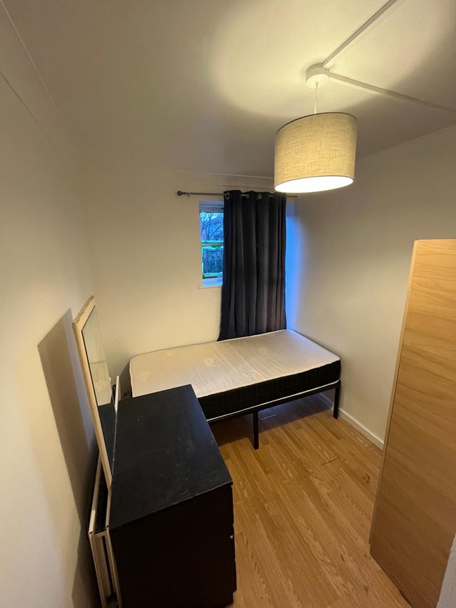 Rooms in Manor House available Main Photo