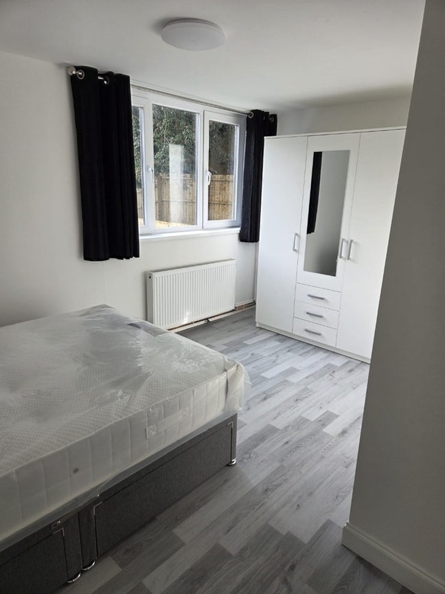  Excellent Ensuite Professional accommodation  Main Photo
