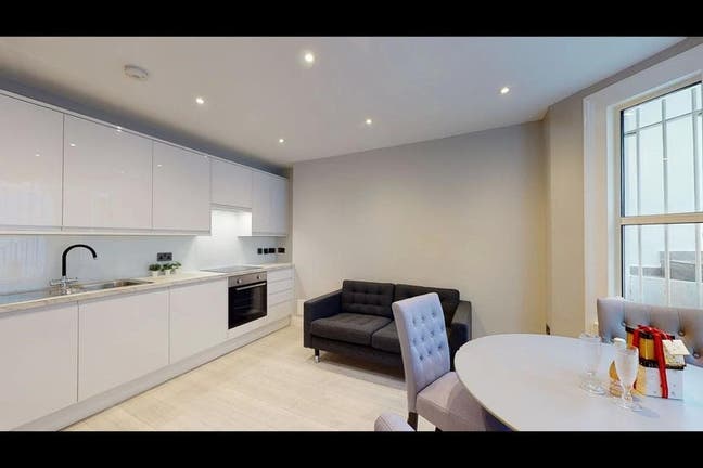 Lovely 2 bed Flat close to Hammersmith Station  Main Photo