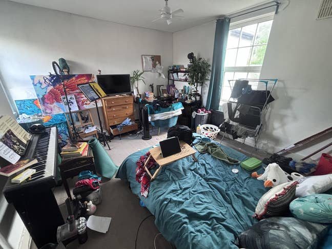 Huge room available in East London House Main Photo