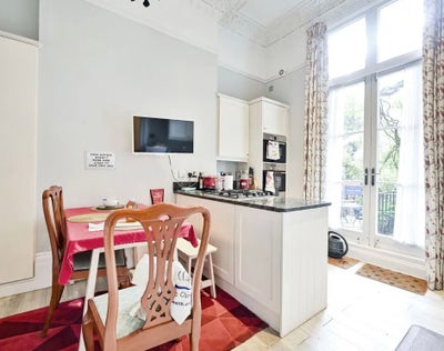 Spare en-suite room in Earl’s Court Maisonette Main Photo