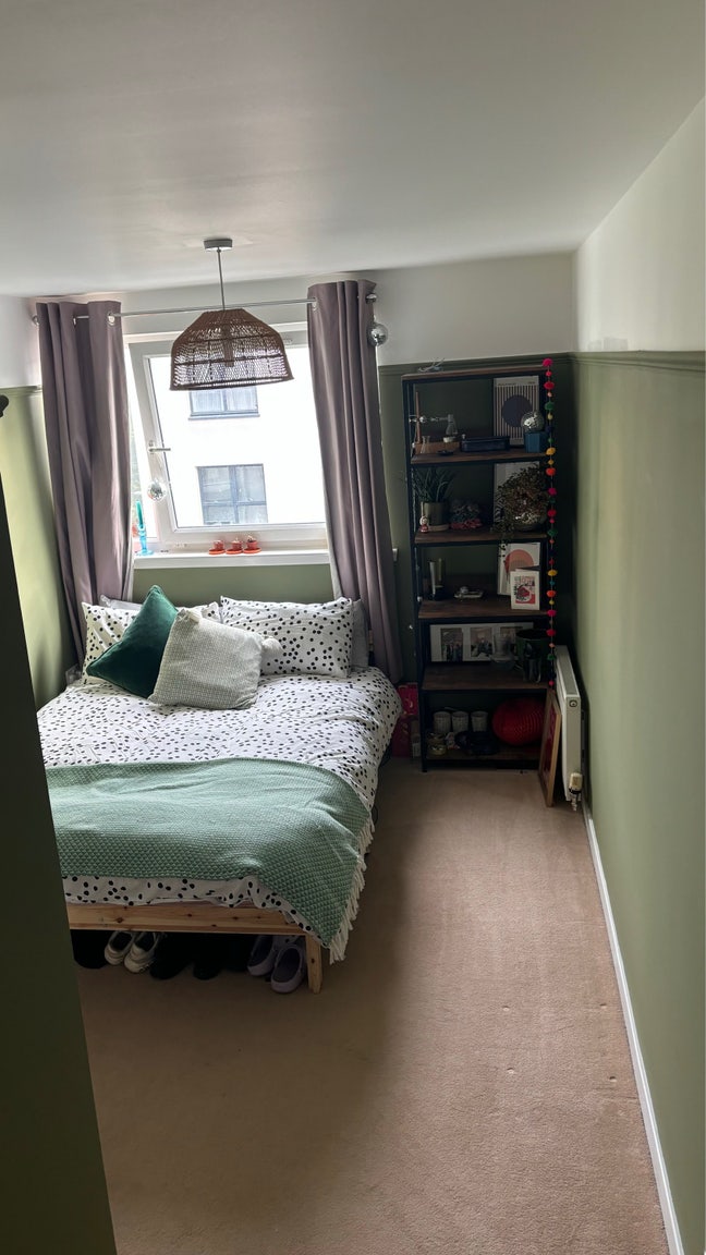 Spare room to let  Main Photo