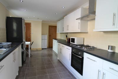 Good-Size Room in Leytonstone – E11 4RJ  Main Photo