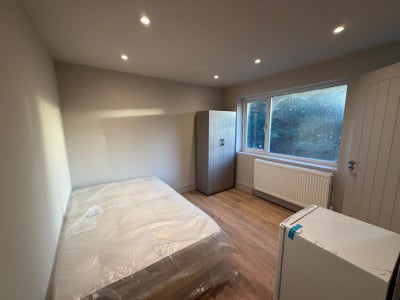 Ensuite Bedroom  Main Photo