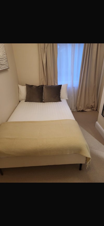En-suite room available in Mill Road Main Photo