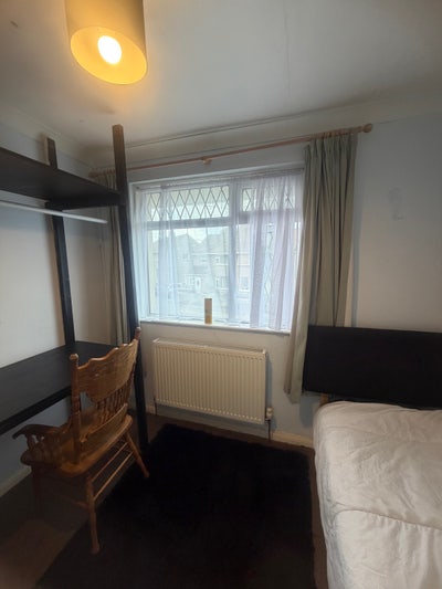 Furnished single room cf32 9px Main Photo
