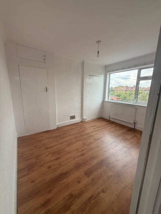 Barkingside, IG6, Bright 4 Bed House,Driveway Main Photo