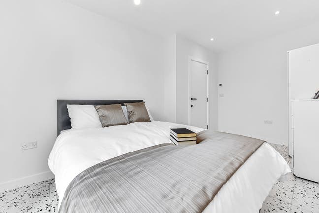 2 double rooms available in a Stunning house  Main Photo