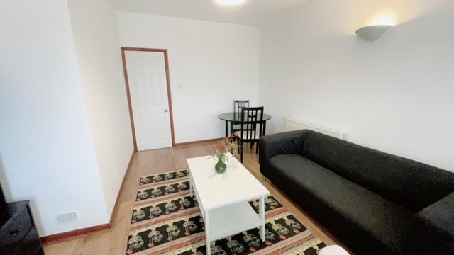 Spacious Furnished One Bedroom Flat Main Photo