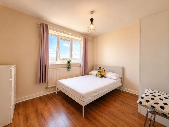 Spacious Double Rooms in Bow!!! Main Photo
