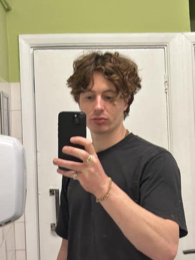 Hey! I’m a 27 year-old male working full time Main Photo