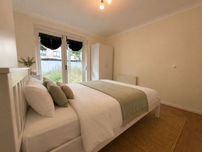 ✨Last Week Offer — Room for Less Than &pound;950!✨ Main Photo