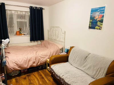 Spacious Furnished Double Room – E16 Main Photo