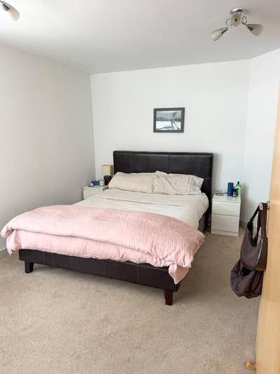 Beautiful spacious room with ensuite in Highbury! Main Photo