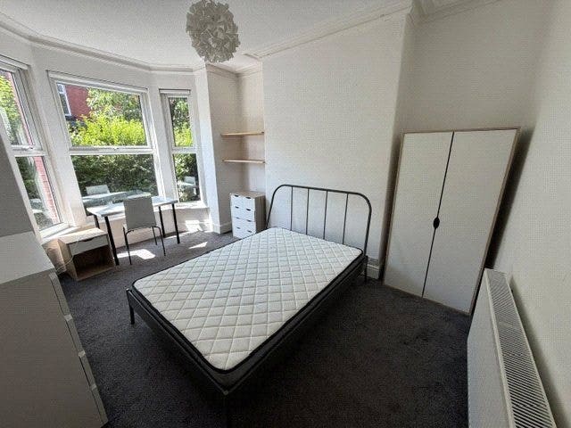 Student Rooms Available @ Cawdor Road Main Photo