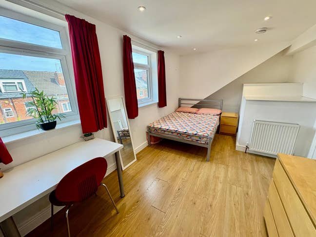 Student Room to Rent in Lenton Main Photo