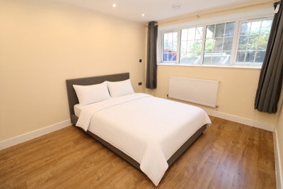🏡 Spacious Rooms – 1 Min Walk to Hanwell Station  Main Photo