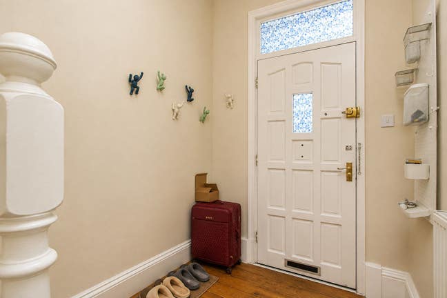 Single Beautiful Room Available in 3 Bedroom House Main Photo