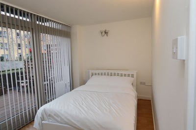 3 Empty Rooms in Greenwich  Main Photo