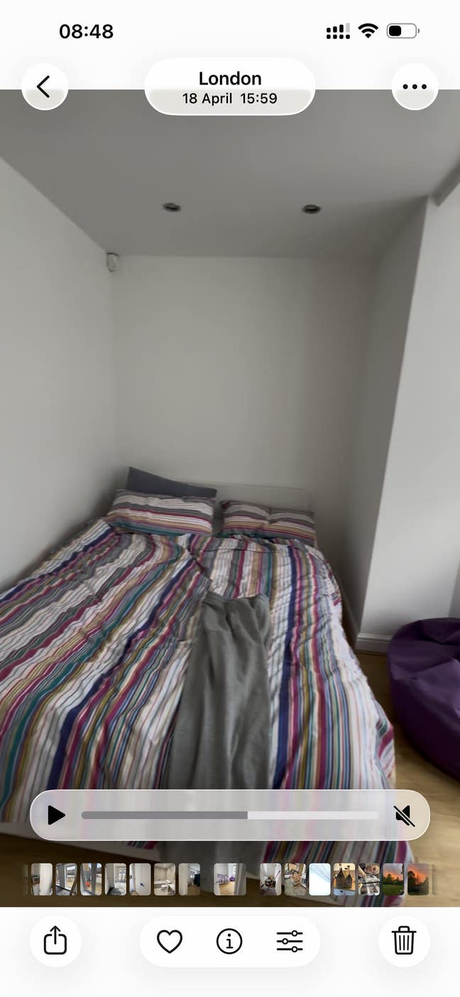Double bed room - modern flat Main Photo