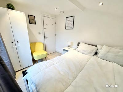 Modern 4 Bedroom Property 5 Mins from station Main Photo