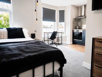 Most convenient location in Beeston - READY TO LET Main Photo